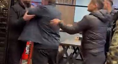 Büyükçekmece'de siparişi geç gelen şahıs, çalışanların üzerine yürüdü