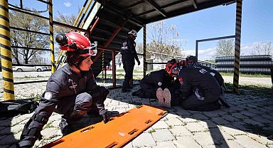 Büyükşehir DEBAK ekibi, eğitimlerini aralıksız sürdürüyor