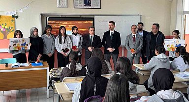 Çaldıran Müftülüğünden öğretmenlere "Geçmiş Olsun" çiçeği