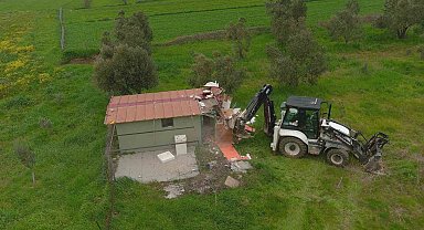 Çanakkale'de 21 kaçak yapı yıkıldı