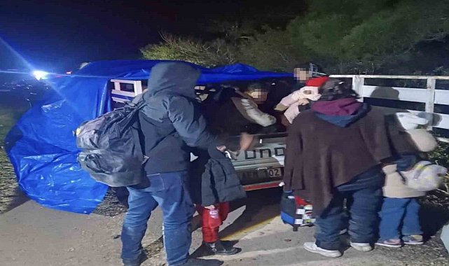 Çanakkale'de 77 kaçak göçmen yakalandı, 2 organizatör tutuklandı