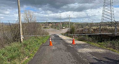 Çanakkale'de Kocabaş Çayı taştı: Köy yolu ulaşıma kapandı