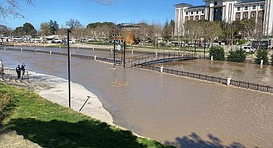Çanakkale'de Kocabaş Çayı yoğun yağış nedeniyle taştı