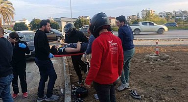 Çarpmanın etkisiyle 20 metre fırlayıp refüjdeki toprağa düşüp hayata tutundular: 2 yaralı