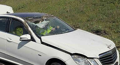 Çatalca'da otomobil takla attı: 2 kişi burnu bile kanamadan kurtuldu