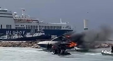 Çeşme'de motoryatta yangın paniği