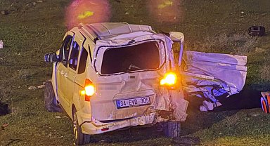 Cizre'de hafif ticari araç şarampole yuvarlandı: 1 ölü, 1 ağır yaralı