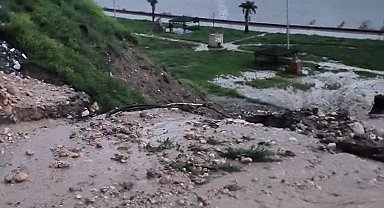 Cizre'de heyelan yolu kapattı, çok sayıda araç ve vatandaş mahsur kaldı