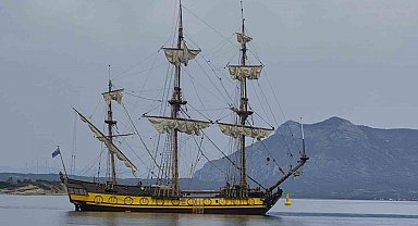 Cook Adaları bayraklı yelkenli Datça'ya demirledi