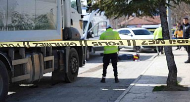 Çöp kamyonunun çarptığı yaşlı kadın hayatını kaybetti