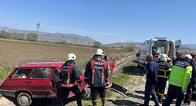 Çorum'da iki otomobil çarpıştı: 3 yaralı