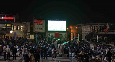 Çorum'da milli maç coşkusu kent meydanında yaşandı