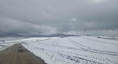 Çorum'da yüksek rakımlı bölgeler beyaza büründü