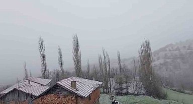 Çorum'un yüksek kesimlerinde kar yağışı etkili oluyor