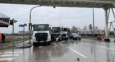 Çubuk'ta beton mikserleri çarpıştı: 1 yaralı