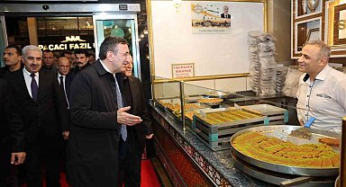 Cumhurbaşkanı Yardımcısı Yılmaz'dan Diyarbakır'da 'tatlı' molası