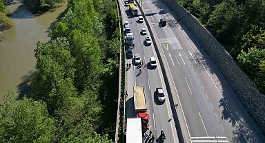 D-650'yi kilitleyen kaza: İki tır çarpıştı, uzun araç kuyrukları oluştu