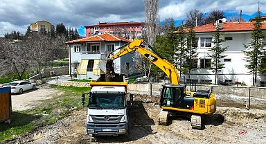 Darende'de İlçe Halk Kütüphanesi için ilk kazma vuruldu
