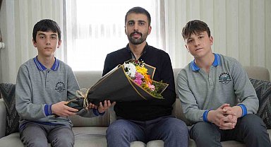 DEAŞ operasyonunda ağır yaralanmıştı: Bayburtlu kahraman komisere öğrencilerden Polis Haftası sürprizi