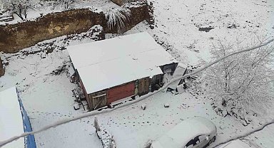 Demirözü'nde nisan sürprizi: İlçe beyaza büründü