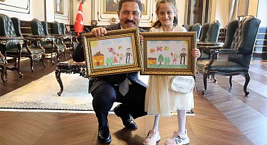 Depremde ailesini ve bacağını kaybeden küçük kızın çizdiği resimdeki protez bacak detayı duygulandırdı