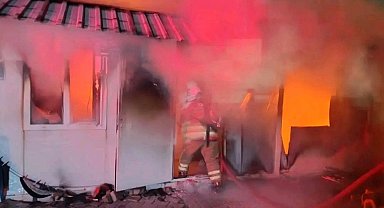 Depremzede ailenin yaşadığı konteyner alevlere teslim oldu