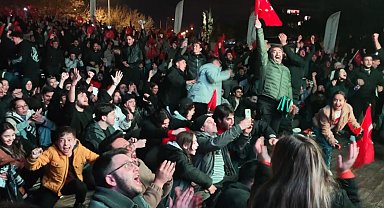 Dev ekrandaki bitiş düdüğüyle Antalya'da bayram havası esti