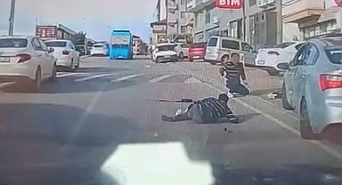 Direksiyon başında uyuduğu öne sürülen sürücü, kaldırımdaki yayalara çarptı