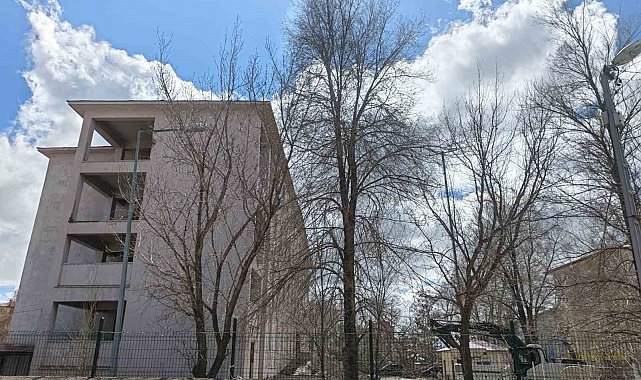 Diyadin'de eski hükümet konağı için yıkım süreci başladı