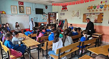 Diyadin'de öğretmene gül mesajı