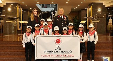 Diyadinli öğrenciye 23 Nisan'da unutulmaz görev