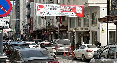 Diyarbakır'da esnaftan A Milli Futbol Takıma destek