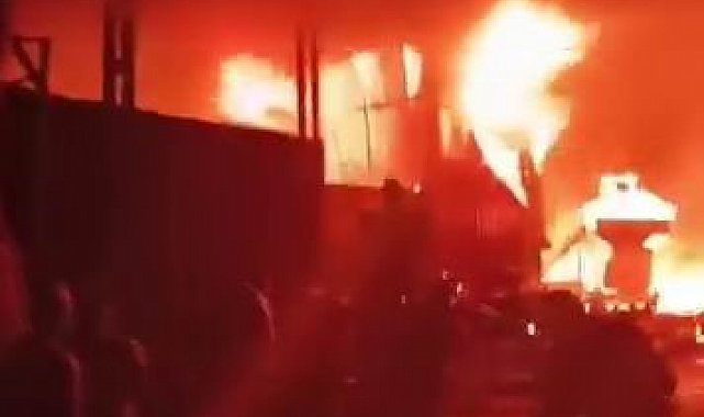 Diyarbakır'da geri dönüşüm tesisinde korkutan yangın