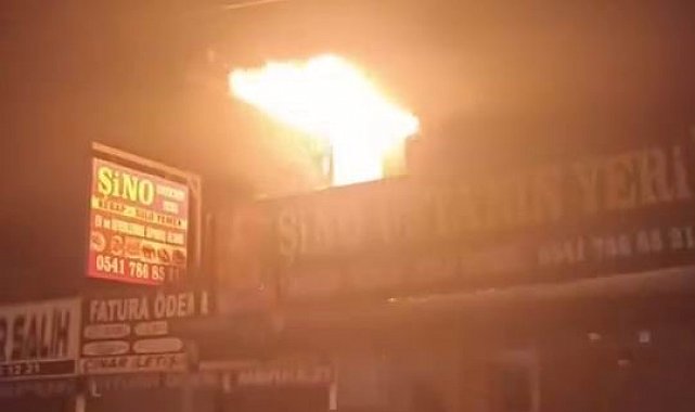 Diyarbakır'da lokanta alevlere teslim oldu