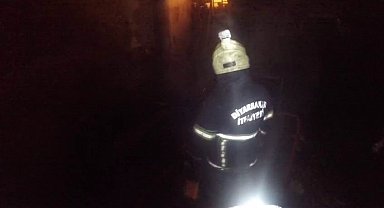 Diyarbakır'da oto tamircideki yangın kask kamerasına yansıdı