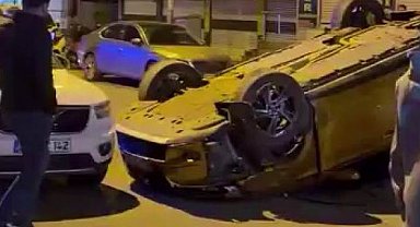 Diyarbakır'da otomobil takla attı: 3 yaralı