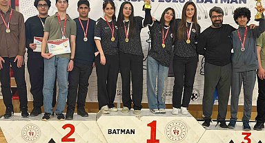 Diyarbakırlı öğrencilerden satrançta çifte zafer