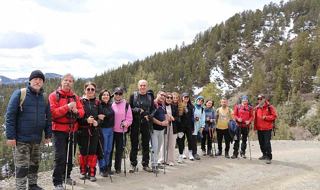 Doğa tutkunlarının bahar yürüyüşü