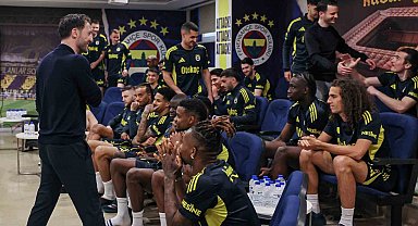 Domenico Tedesco, futbolcularla vedalaştı