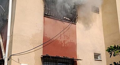 Dörtyol'da apartman dairesi alevlere teslim oldu