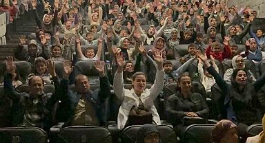 Dörtyol'da ilkokul öğrencileri sinemayla tanıştı