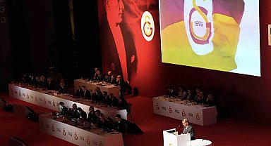 Dursun Özbek: "FIFA kokartı olmayan, tartışmalı bir hakemi bu maça atayarak sinir uçlarımızla oynuyorlar"