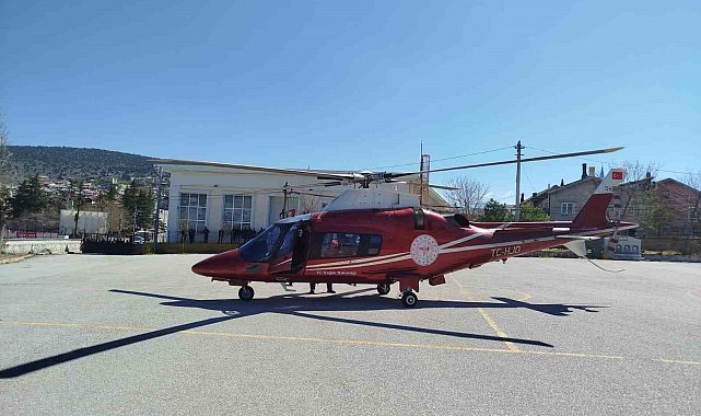 Duvara çarpan kamyonun sürücüsü hava ambulansıyla hastaneye yetiştirildi