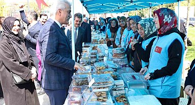 Düzce'de ihtiyaç sahibi nişanlı gençler için hayır çarşısı