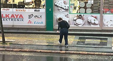 Düzce'de sağanak yağış vatandaşları hazırlıksız yakaladı