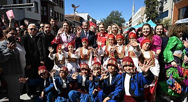 Edirne'de Dünya Romanlar Günü'nde renkli görüntüler