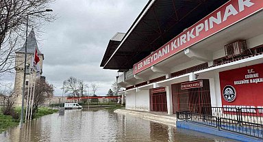 Edirne'de nehir taşkını: Sular Er Meydanına ilerliyor