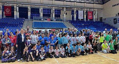 Efeler'de minikler sporla buluştu