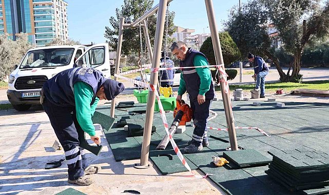 Efeler'deki parklarda yenileme çalışmaları sürüyor