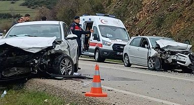 Eğirdir'de zincirleme kazada 3 kişi yaralandı